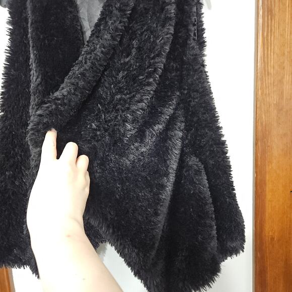 Calvin Klein Women's Black Faux Fur Open Front Vest Size Large - Picture 4 of 6